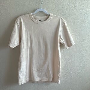 Uniqlo t shirt